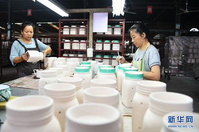 李林豪:青年返鄉(xiāng)創(chuàng)業(yè) 陶瓷工藝品遠(yuǎn)銷海外